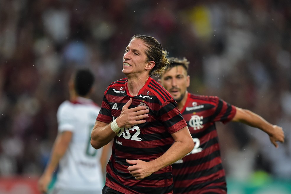Filipe Luís comemora o terceiro gol do Flamengo — Foto: André Durão
