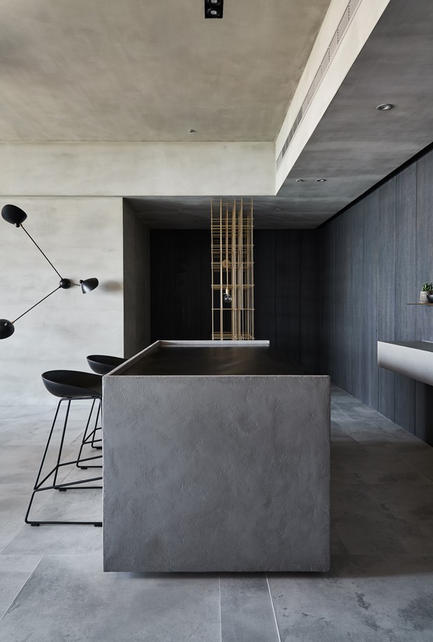 Apartamento minimalista se guia pela arte e pela pureza (Foto: FOTOS WEI YI INTERNATIONAL DESIGN ASSOCIATES/DIVULGAÇÃO)