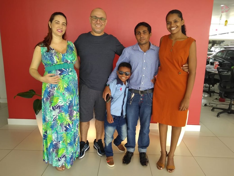 As duas famílias se encontraram nesta quinta-feira (21) — Foto: Alcinete Gadelha