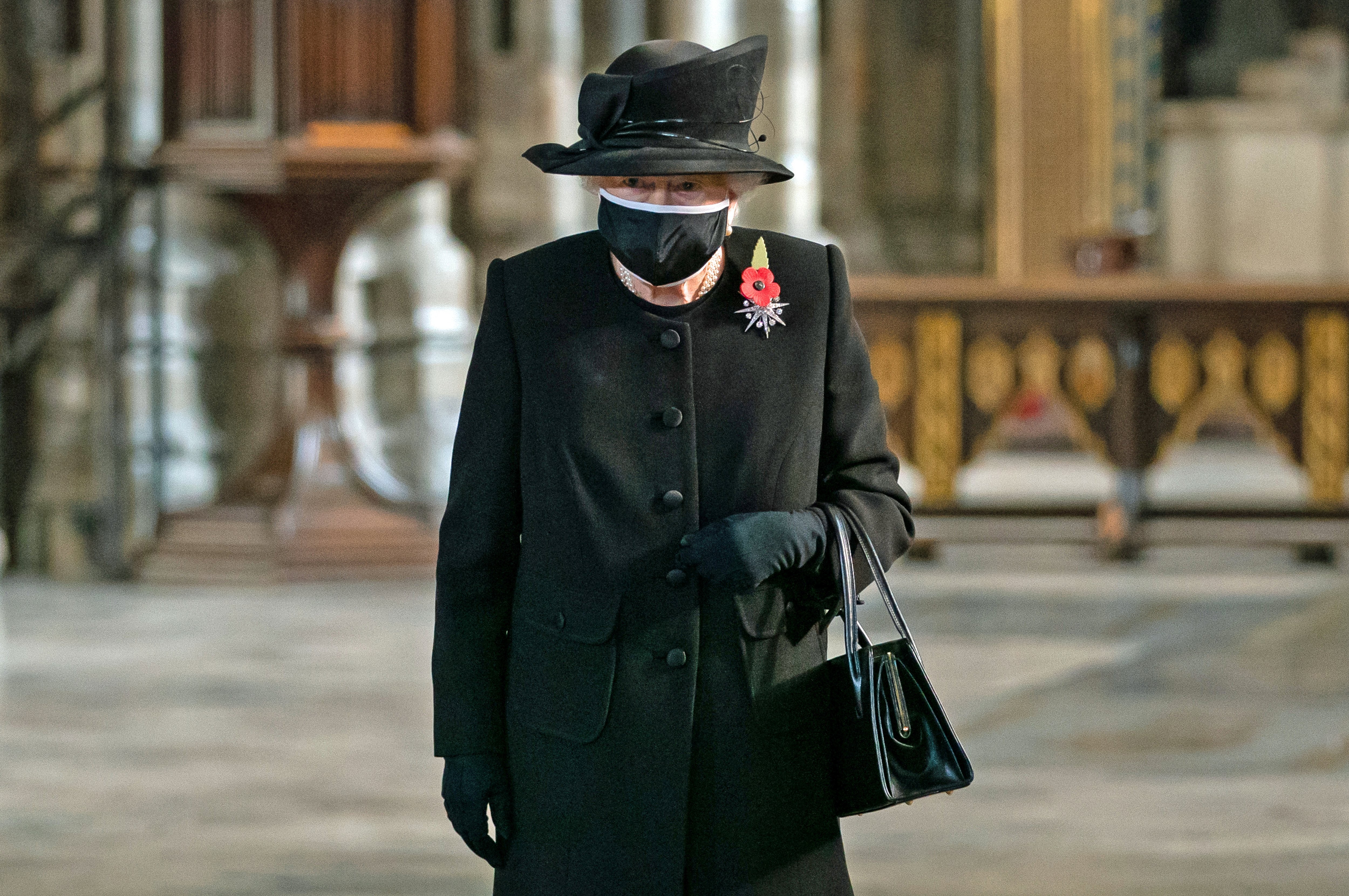 LONDON, ENGLAND - NOVEMBER 04: Queen Elizabeth II during a ceremony in Westminster Abbey to mark the centenary of the burial of the Unknown Warrior on November 4, 2020. The grave of the Unknown Warrior is the final resting place of an unidentified British (Foto: Getty Images)