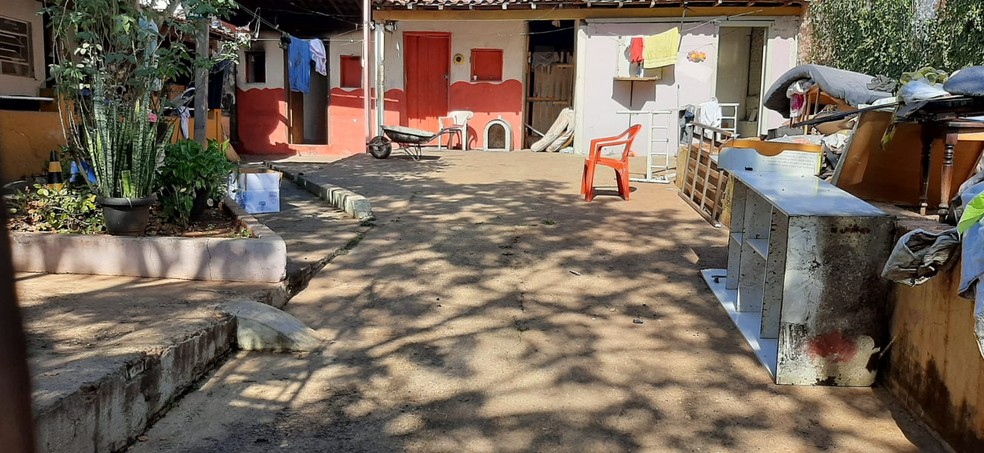 Entrada da pensão que pegou fogo em Piracicaba — Foto: Bruno Leoni/g1