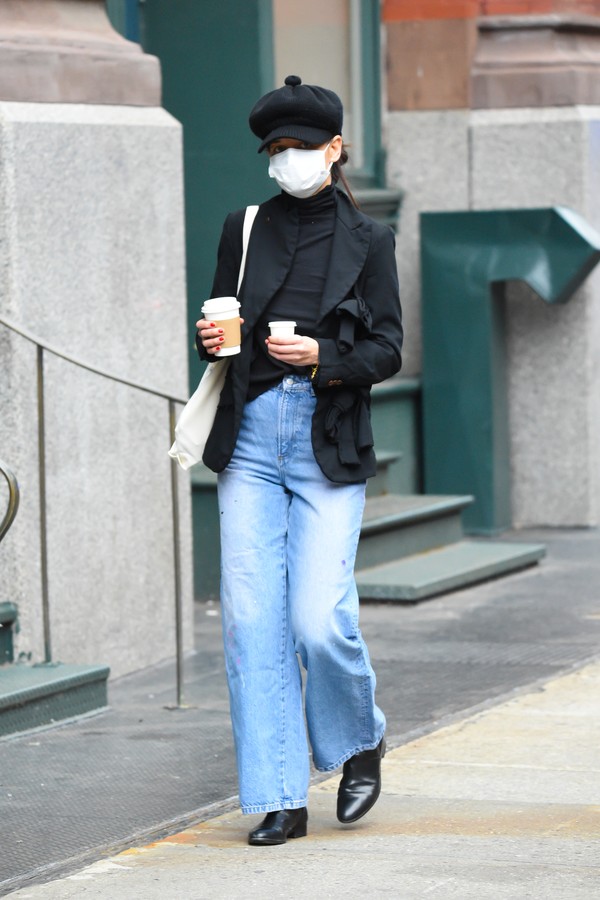 NEW YORK, NY - JANUARY 04: Katie Holmes is seen walking in SoHo on January 4, 2021 in New York City.  (Photo by Raymond Hall/GC Images) (Foto: GC Images)