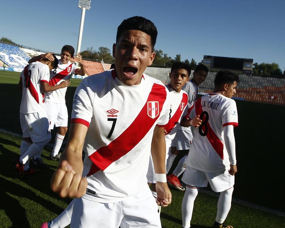 Yuriel Celi comemora um de seus gols no Sul-Americano Sub-15 — Foto: Divulgação/Conmebol