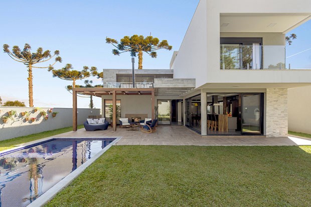 Casa de 350 m² é projetada para ser prática e funcional (Foto: Divulgação)