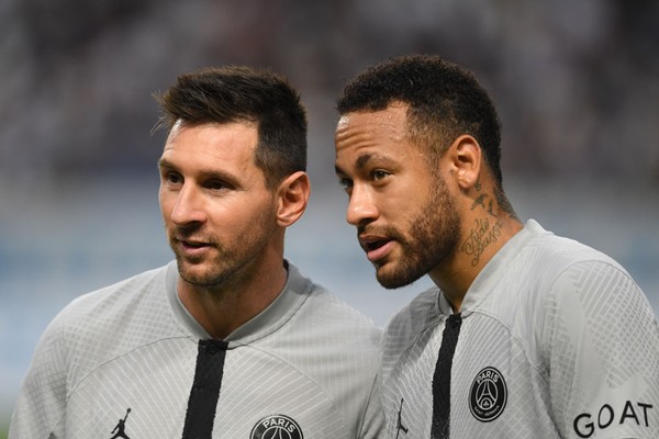 Não podendo contar com Mbappé, suspenso, o PSG vai ter a dupla Neymar e Messi para a partida contra o Nantes, pela Supercopa da França (Foto: Getty Images)