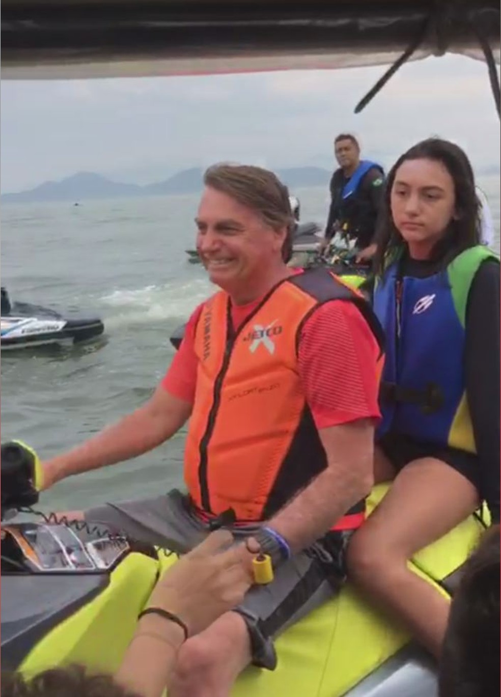 Presidente deu uma volta de moto aquática com a filha em Praia Grande, SP — Foto: Reprodução