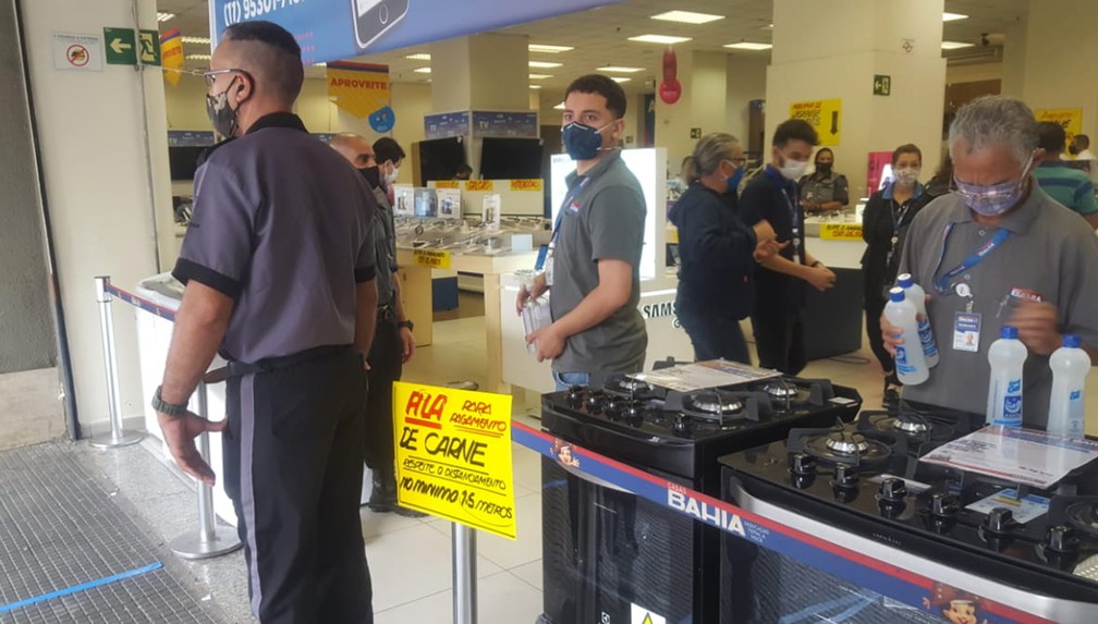 Loja de m&oacute;veis e eletrodom&eacute;sticos reabre &agrave;s 11h na capital paulista ap&oacute;s ficar fechada  &mdash; Foto: Rodrigo Rodrigues/G1