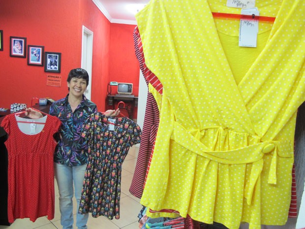 A empresária Eunice Navarro, criou a 'Minha Mãe Que Fez' inspirada nas roupas da filha (Foto: Gabriela Gasparin/G1)