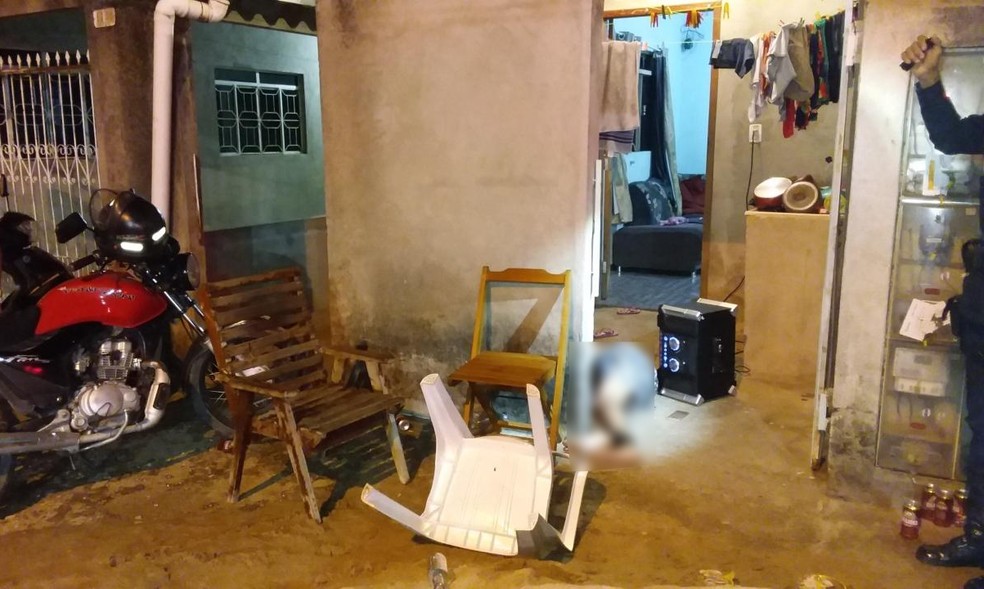 Homem leva 8 tiros e é morto dentro de casa em Ariquemes, RO — Foto: Reprodução