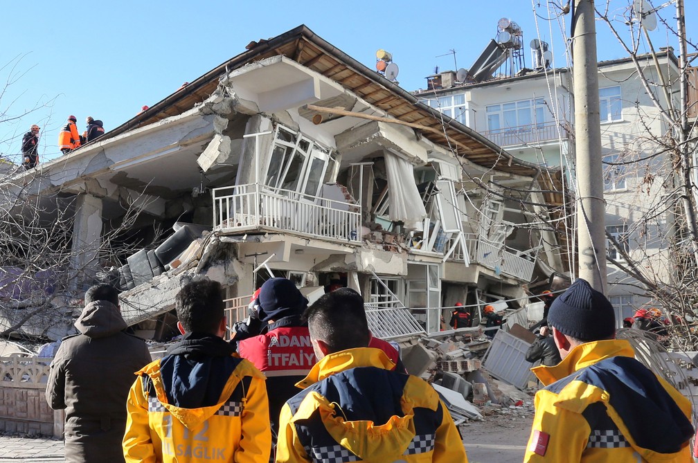 Número de mortos por terremoto na Turquia sobe para 35, e socorristas
