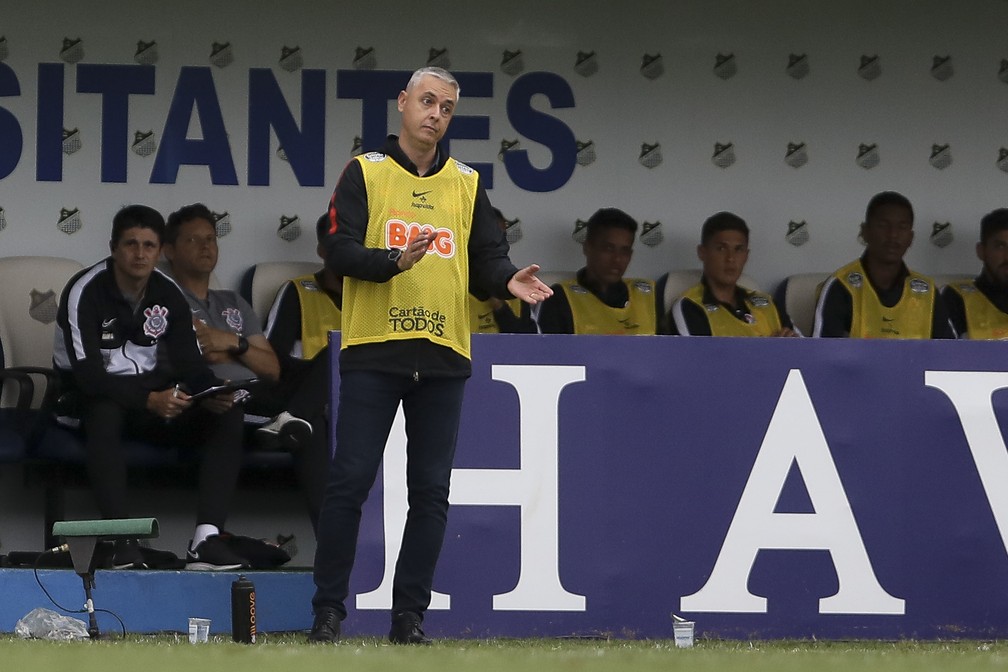 Tiago Nunes ainda não conseguiu acertar o Corinthians — Foto: Marco Galvão/Estadão Conteúdo