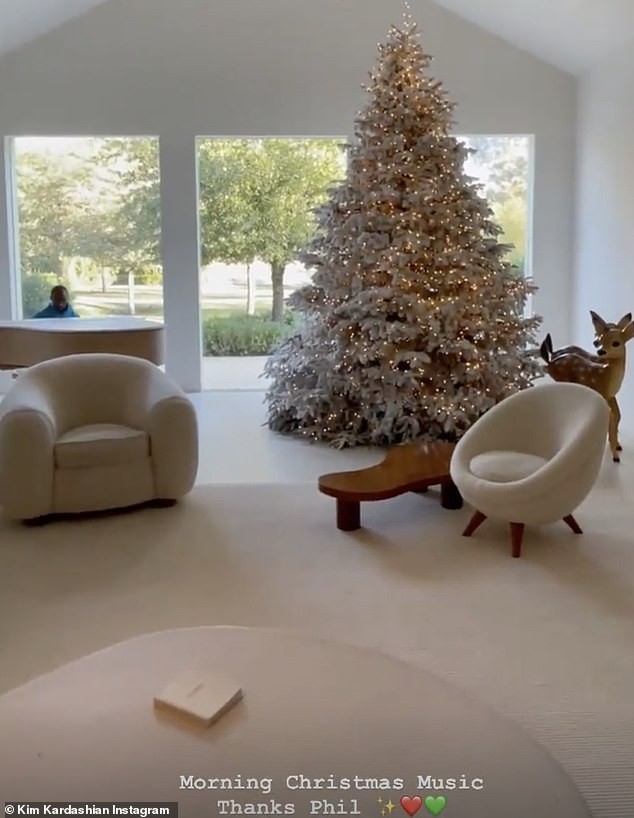 Kim Kardashian mostra decoração de natal (Foto: Reprodução/Instagram)