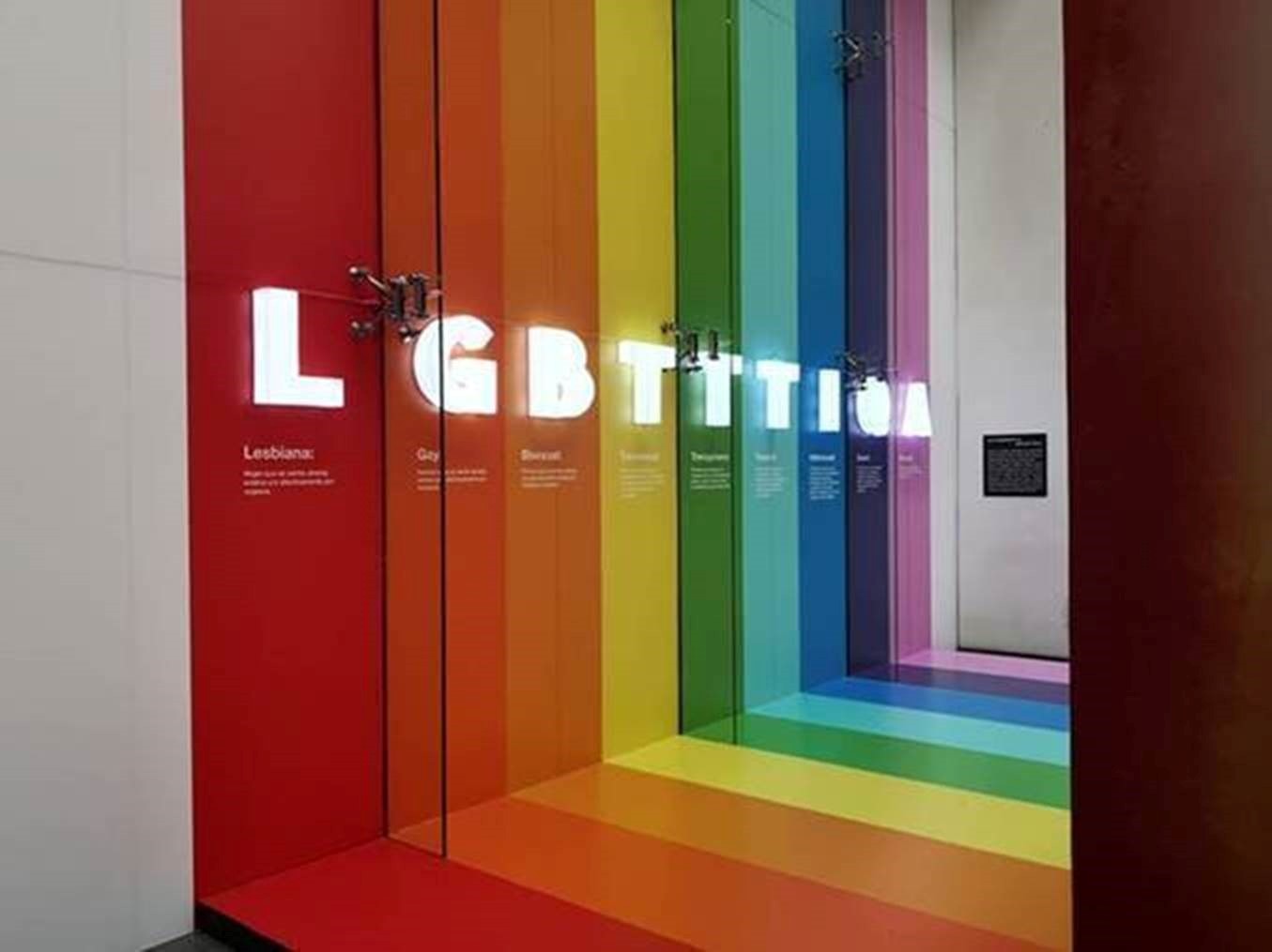 LGBTQIA Exhibition no México, em 2020. A Dow fez parceria com a United Way e o Museo Memoria y Tolerancia para apoiar o programa de educação e exposição sobre inclusão e não discriminação (Foto: Divulgação)