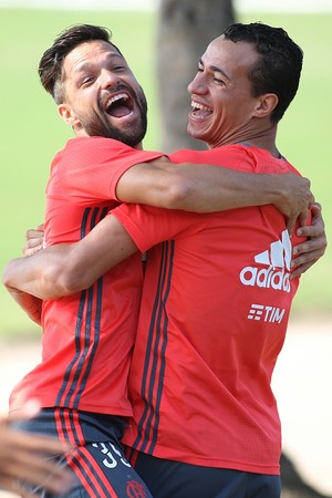 Recordar é viver: no Gre-Nal, Damião fez 3 gols e levou 2 canecos em 15 dias