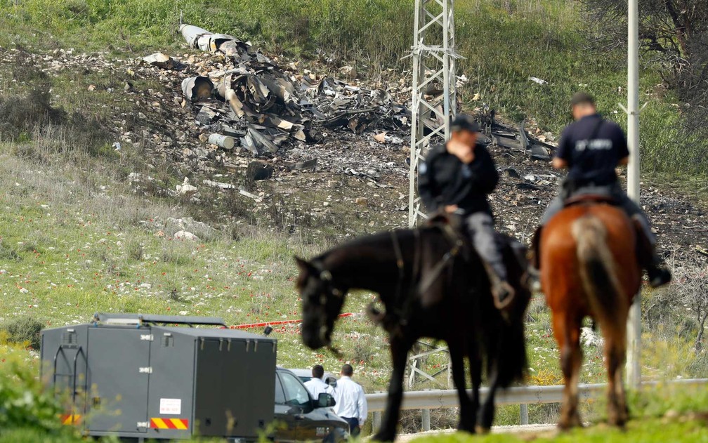 Destroços de um F-16 de Israel abatido (Foto: Jack Guez / AFP Photo)