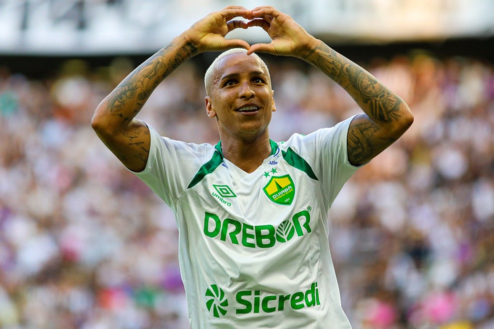 Deyverson comemora gol pelo Cuiabá — Foto: AssCom Dourado