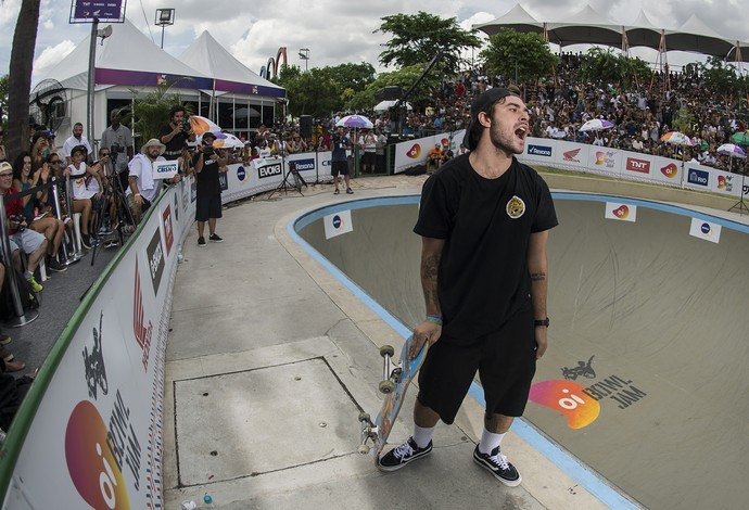 Pedro Barros festejando sua vitória no Rio Bowl Jam (Foto: AGIF) Pedro Barros festejando sua vitória no Rio Bowl Jam (Foto: AGIF)
