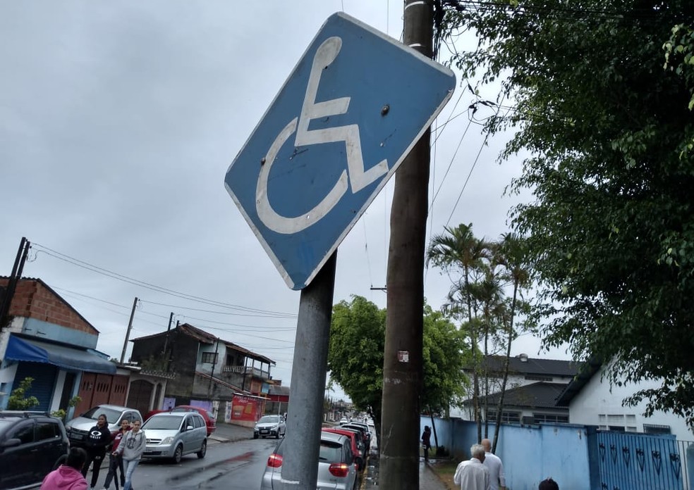Vaga para cadeirantes em MongaguÃ¡, SP â Foto: Antonio Marcos/G1