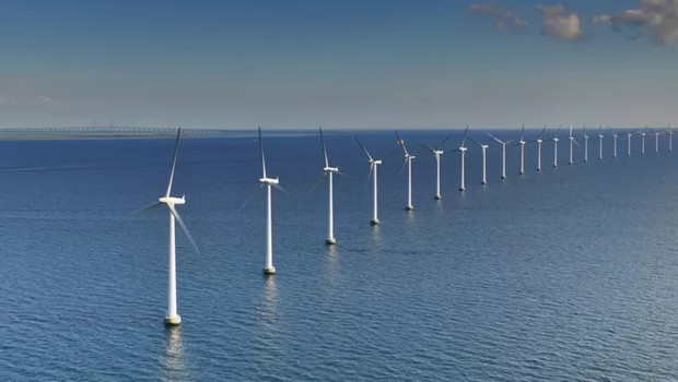 De acordo com dados da UE, a energia eólica offshore fornece atualmente cerca de 12 gigawatts para os países da região (Foto: GETTY IMAGES via BBC)