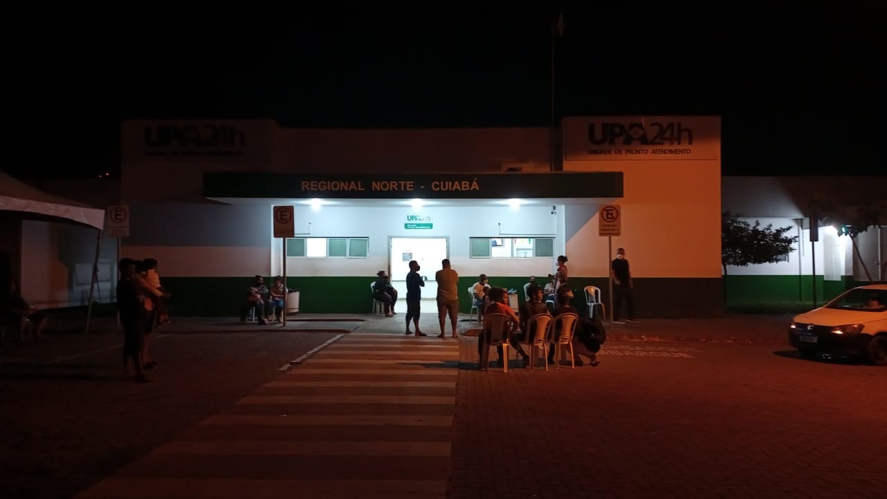 Pacientes denunciam espera de 10 horas por atendimento em UPA de Cuiabá e Saúde alega lotação máxima