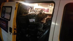Polícia aborda ambulância com sirene ligada e descobre que 'paciente' era 1,5 t de maconha
