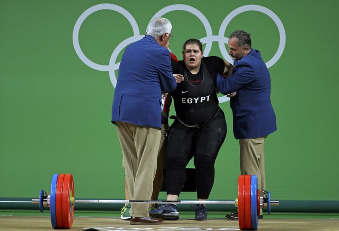 Fotos: dor, caretas e quedas marcam levantamento de peso na Rio 2016
