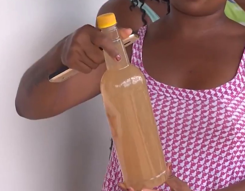 Moradores precisam beber água barrenta — Foto: Reprodução / TV Subaé