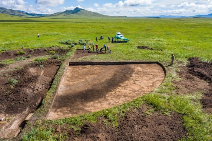 Descoberta ocorreu no sítio arqueológico Chinge-Tey na Sibéria  (Foto: Igor Pieńkos)