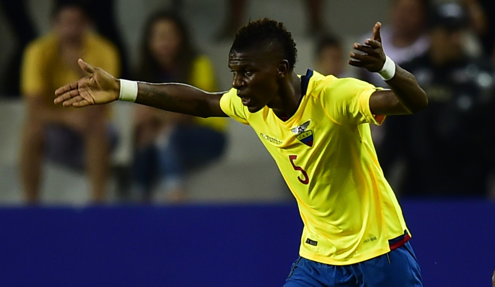 São Paulo consulta Geromel, mas se aproxima de zagueiro equatoriano