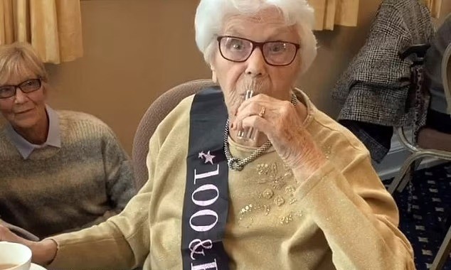 Lilly deu uma festa para comemorar seus 102 anos (Foto: Arquivo pessoal)