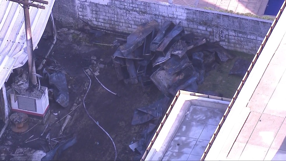 Imagens do alojamento após incêndio que matou 10 pessoas no CT do Flamengo  — Foto: Reprodução / TV Globo