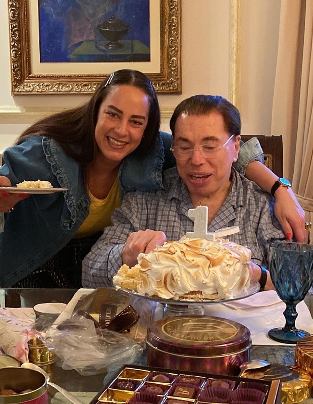 Silvia Abravanel com o pai, Silvio Santos, na comemoração dos 91 anos do apresentador, completados em dezembro de 2021 (Foto: Reprodução/Instagram)