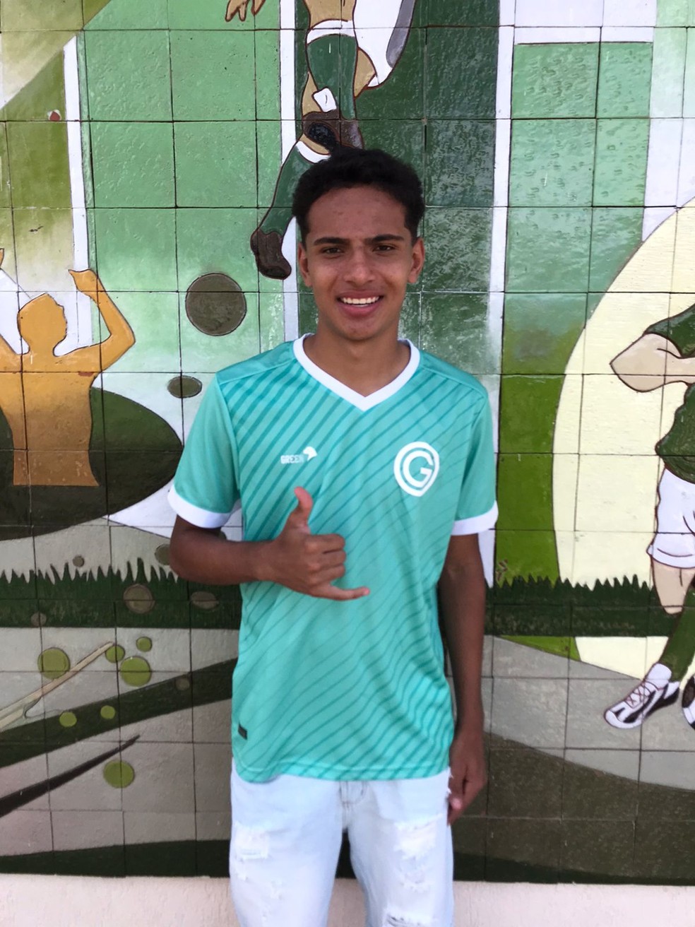 Hellix David é atacante e também se apresentou ao Goiás nesta terça — Foto: Divulgação