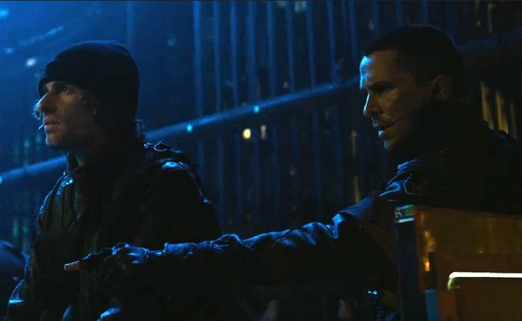 O ator Isaac Kappy com Christian Bale em cena Exterminador do Futuro: A Salvação (2009) (Foto: Reprodução)