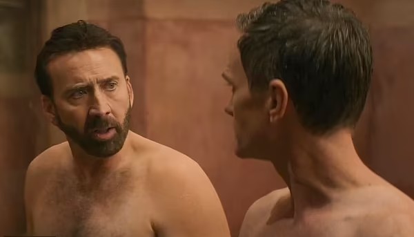 O ator Nicolas Cage em cena de O Peso do Talento (2022) (Foto: Reprodução)