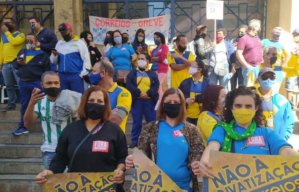 Trabalhadoras manifestam contra a privatização dos Correios — Foto: Sintect-Cras