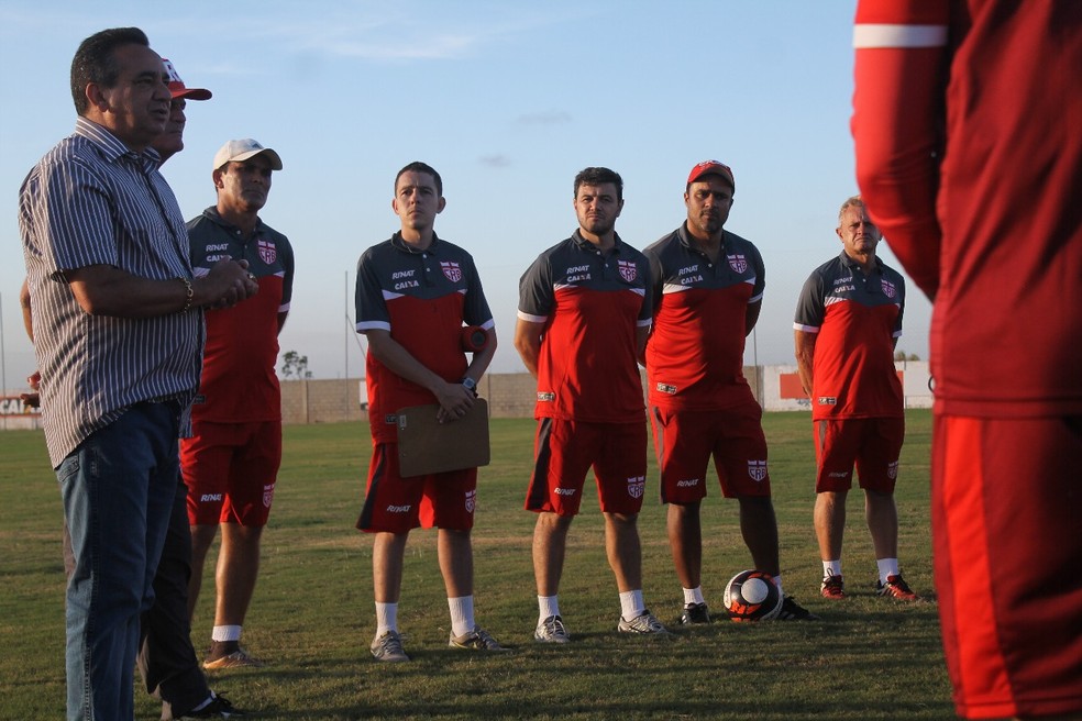 Barbosa disse que CRB mantém contato com jogadores todos os dias  — Foto: Douglas Araújo/CRB