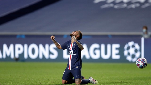Neymar vibra após classificação do PSG sobre o RB Leipzig