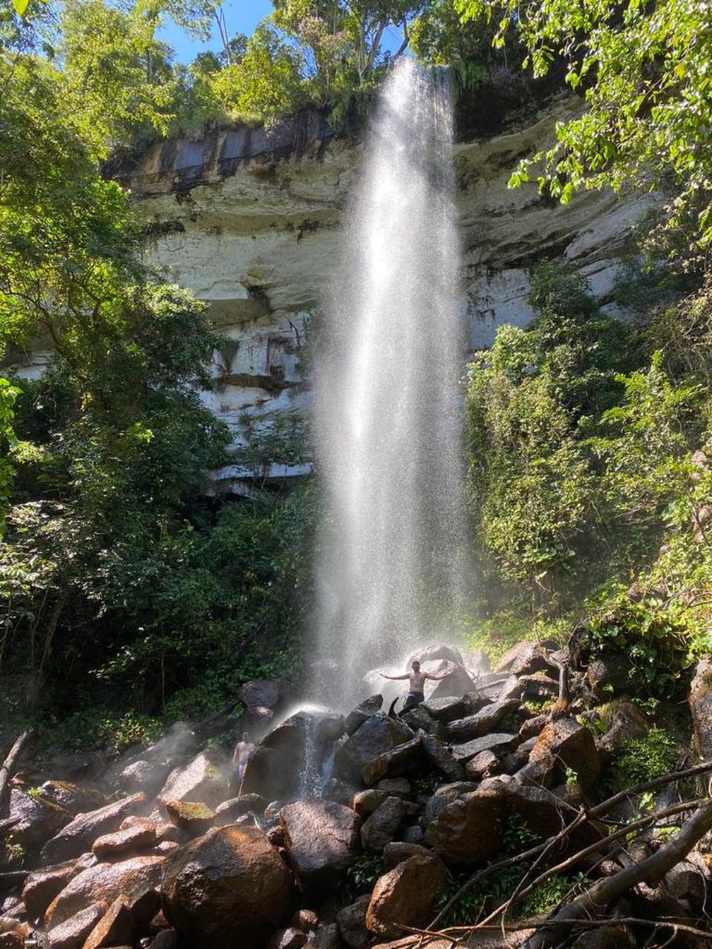 João Pedro gosta de curtir as cachoeiras do distrito de Taquaruçu — Foto: Arquivo Pessoal/João Pedro Fernandes