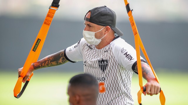Jorge Sampaoli é um dos profissionais com Covid-19