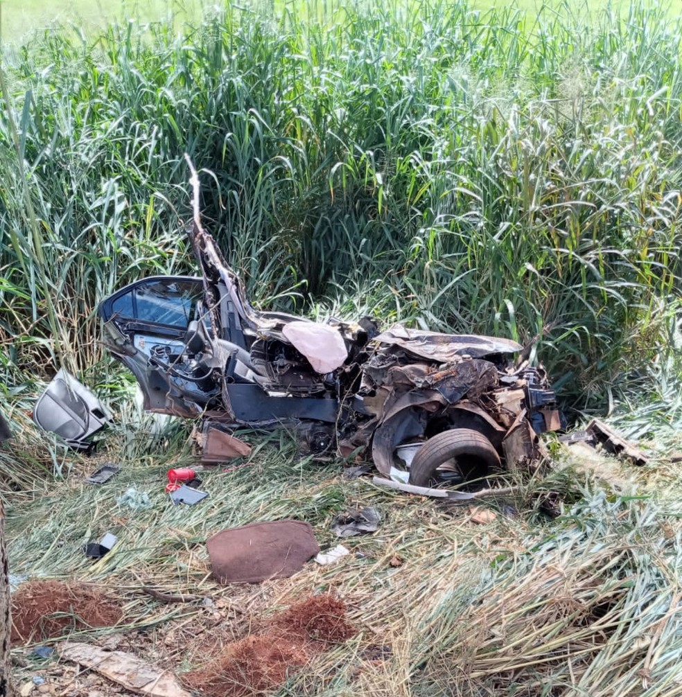 Acidente deixou casal morto  — Foto: Divulgação