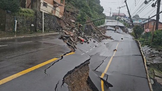 Temporais no RS: rua desmorona após chuva em Gramado Temporais no RS: rua desmorona após chuva em Gramado