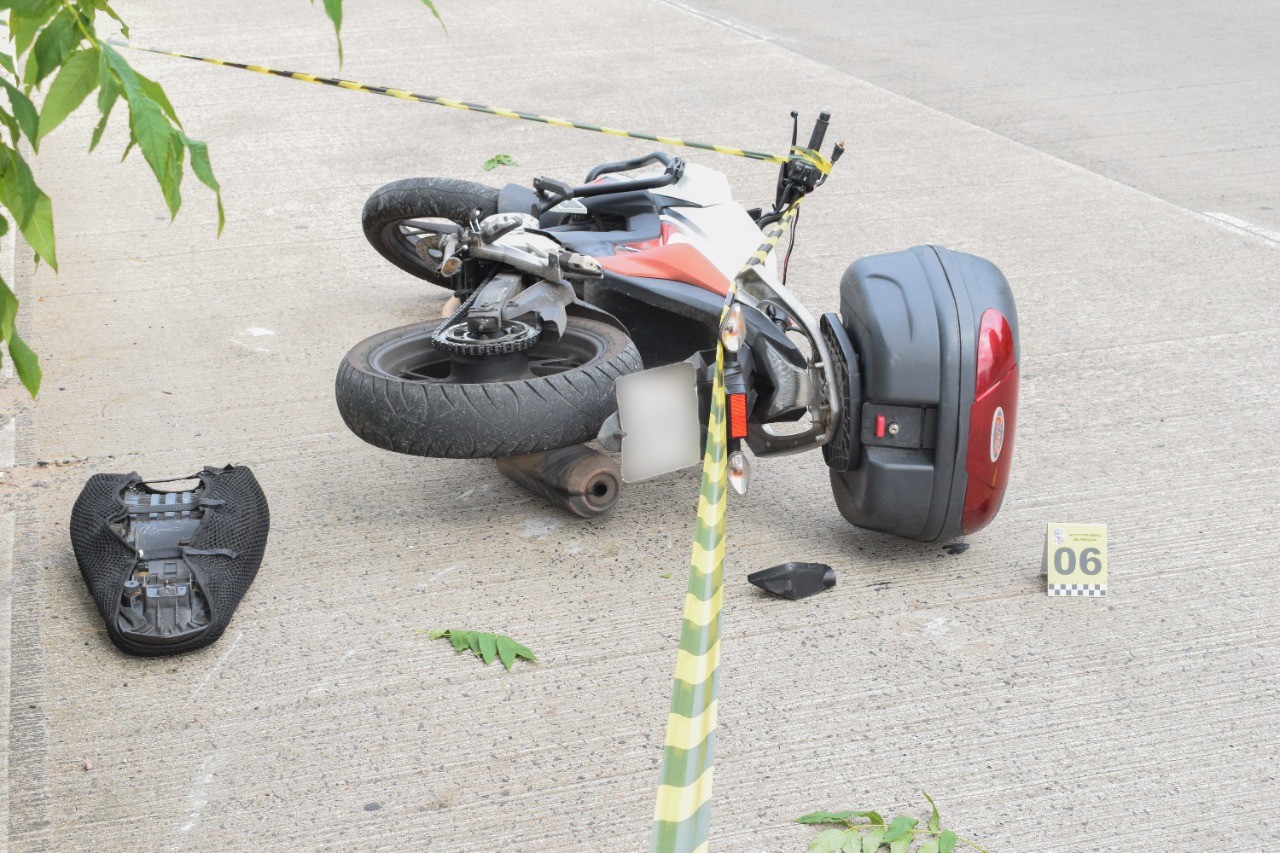 Motociclista morre ao cair de viaduto em Porto Alegre