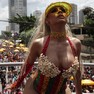 Foto: (A cantora Lexa, durante o Bloco da Sapequinha, na cidade de São Paulo, SP, neste domingo (16) / ROMERITO PONTES/FUTURA PRESS/ESTADÃO CONTEÚDO)
