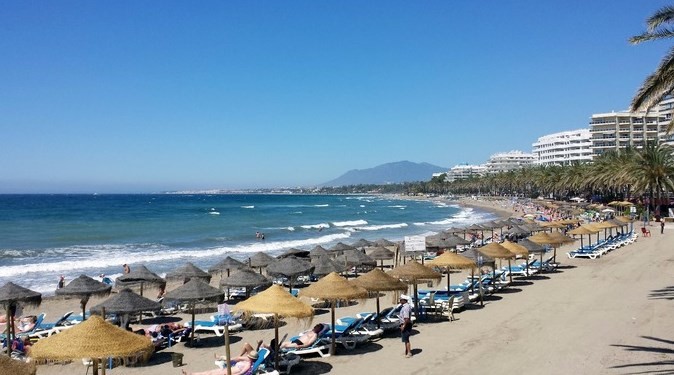 Praia em Marbella, Espanha