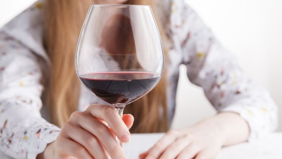 Consumo de álcool aumenta risco de câncer mesmo em moderação, aponta estudo — Foto: Getty Images