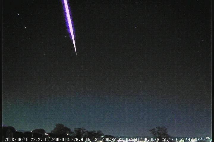 Meteoro deixa rastro de luz no céu sobre o RS; VÍDEO