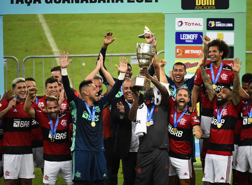 Denir, massagista do Flamengo — Foto: André Durão