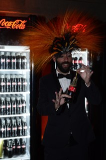 Eduardo Chalabi com sua Coca-Cola acompanhada de canudo reutilizável 