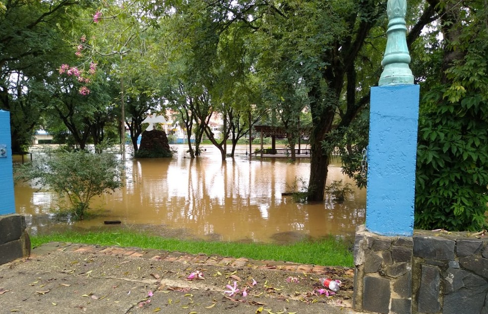 Praça do Divino em Tietê (SP) fica alagada após temporal na cidade — Foto: Prefeitura de Tietê/Divulgação